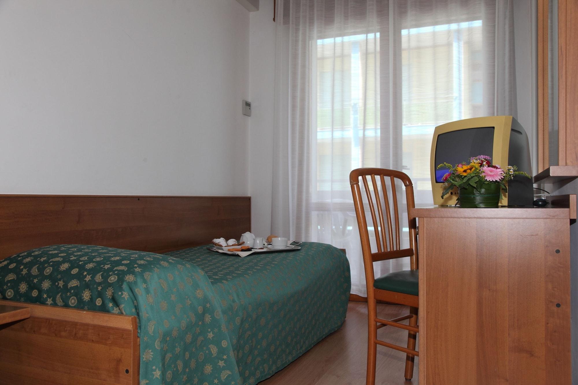 Hotel Bettina Lido di Jesolo Bagian luar foto