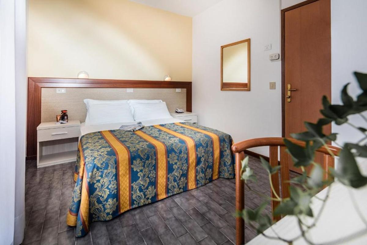 Hotel Bettina Lido di Jesolo Bagian luar foto