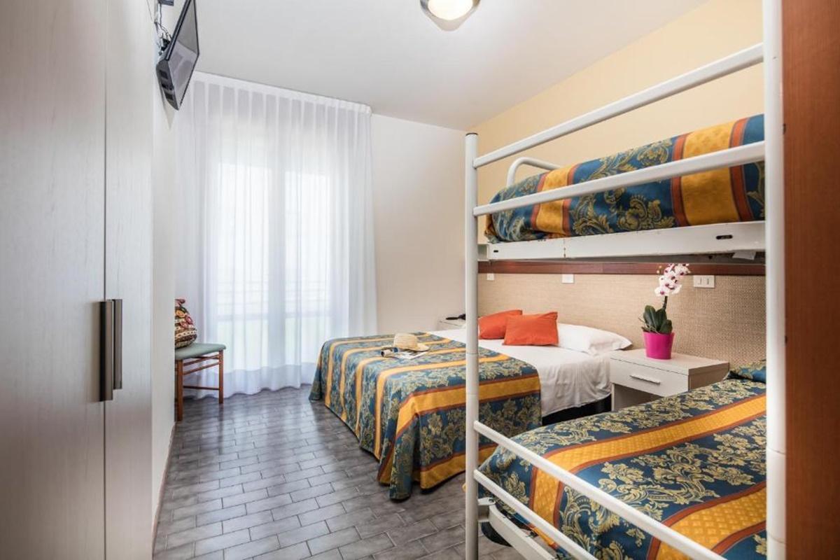 Hotel Bettina Lido di Jesolo Bagian luar foto