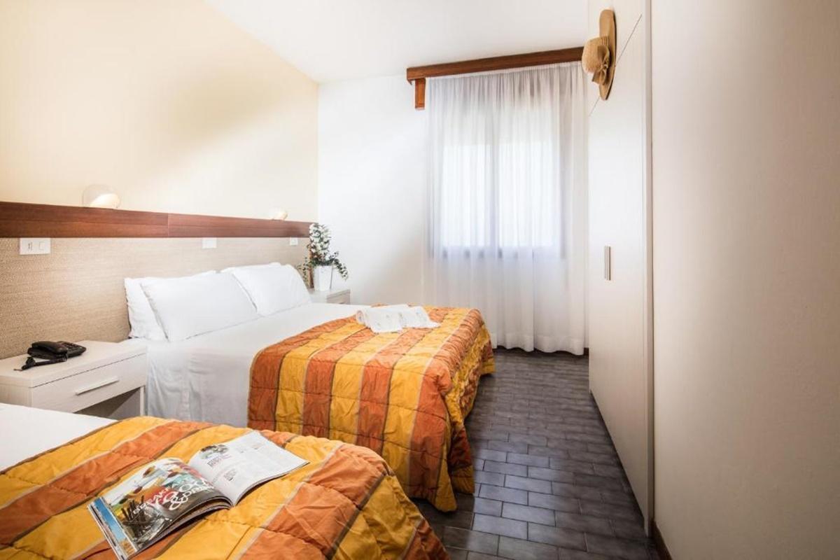 Hotel Bettina Lido di Jesolo Bagian luar foto