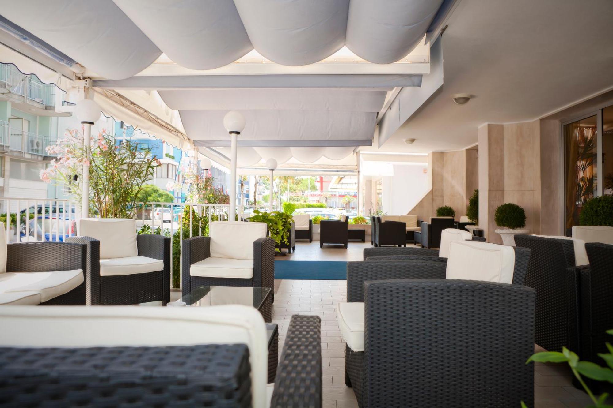 Hotel Bettina Lido di Jesolo Bagian luar foto