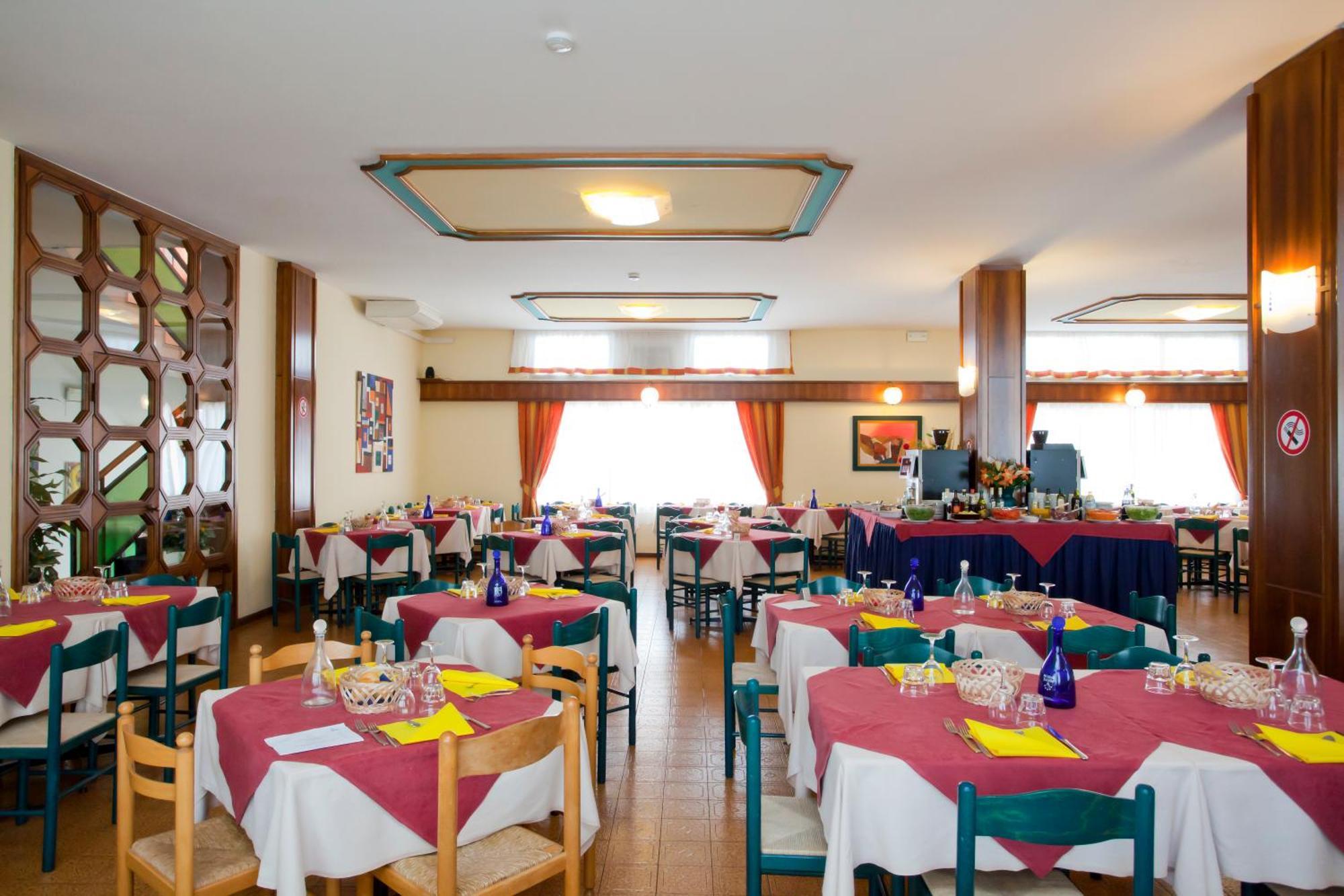 Hotel Bettina Lido di Jesolo Bagian luar foto