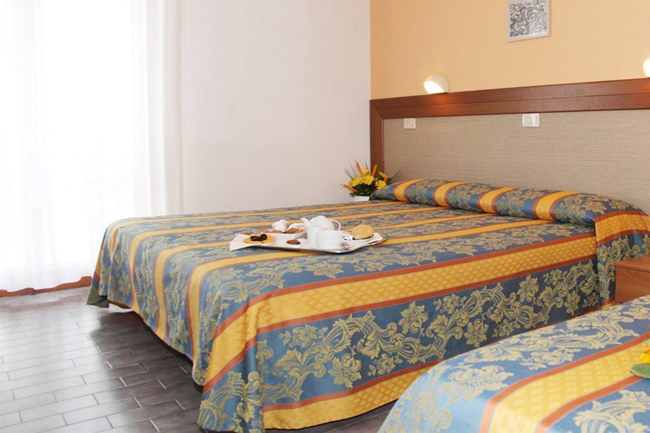 Hotel Bettina Lido di Jesolo Bagian luar foto