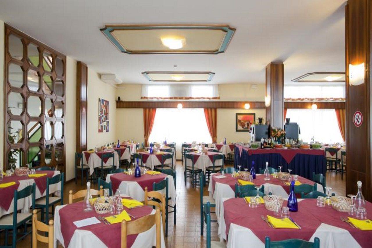 Hotel Bettina Lido di Jesolo Bagian luar foto