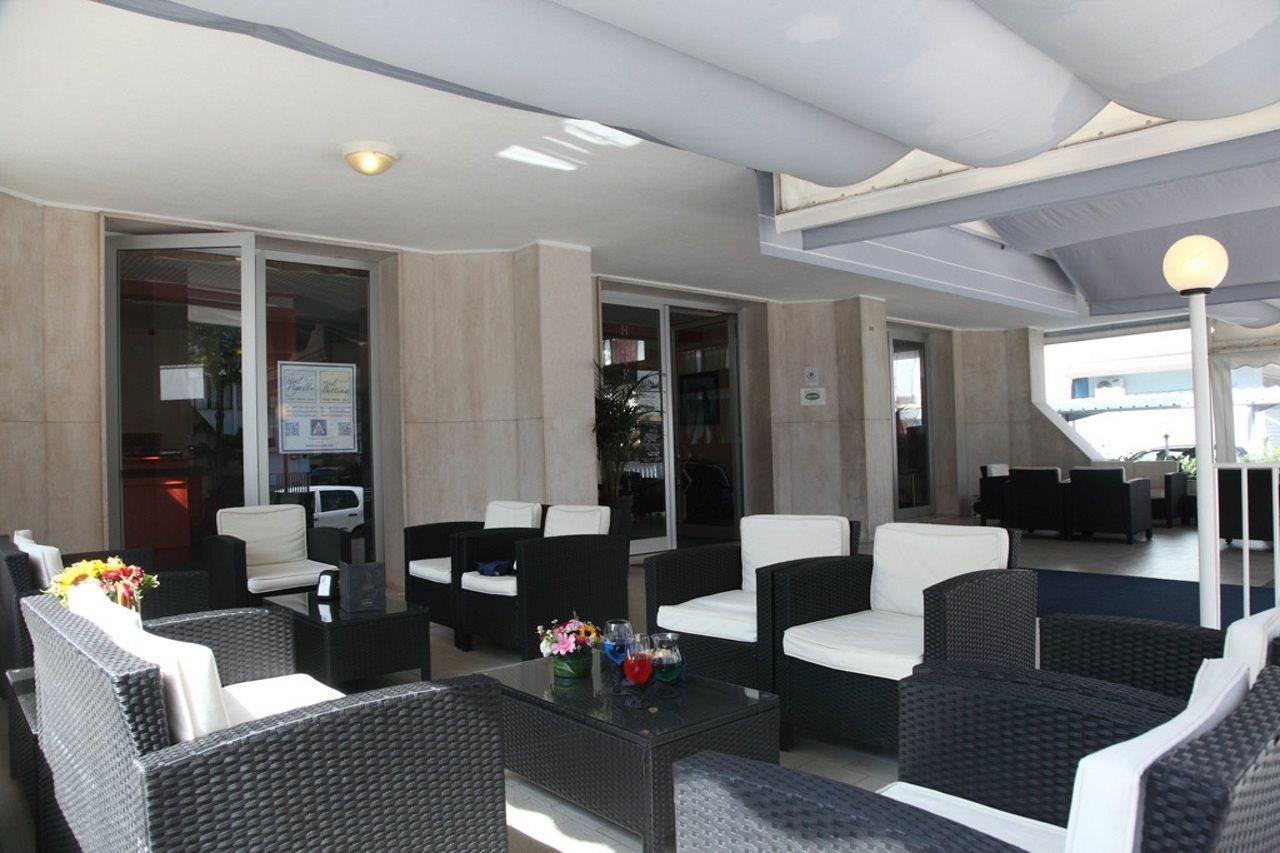 Hotel Bettina Lido di Jesolo Bagian luar foto
