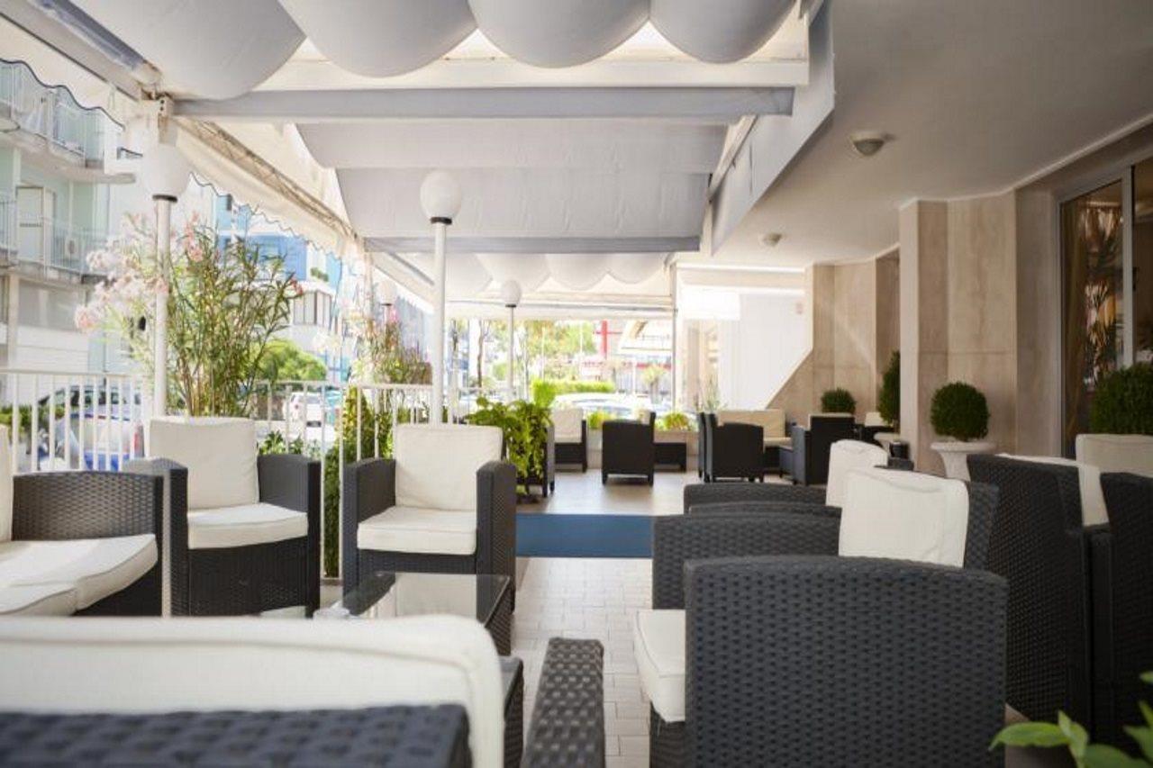 Hotel Bettina Lido di Jesolo Bagian luar foto
