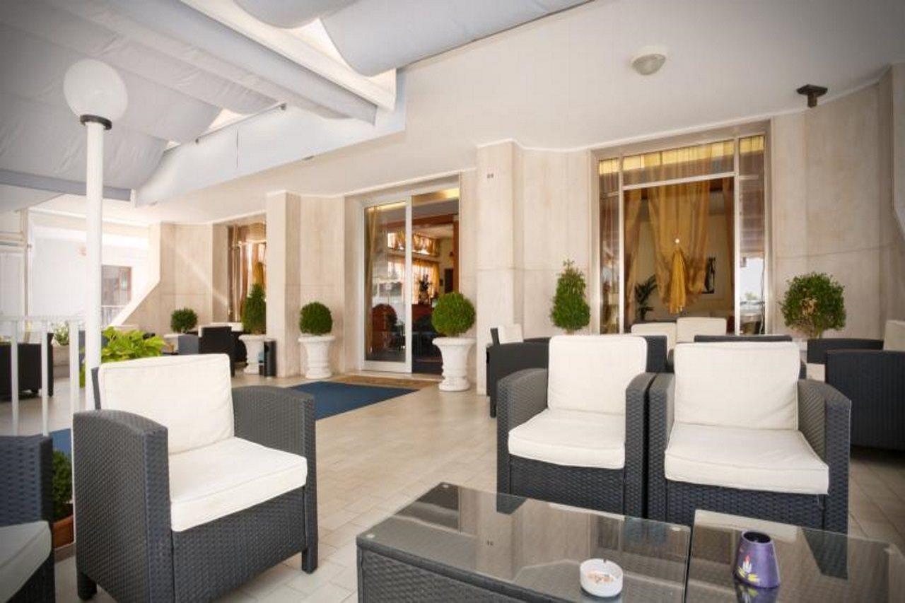 Hotel Bettina Lido di Jesolo Bagian luar foto