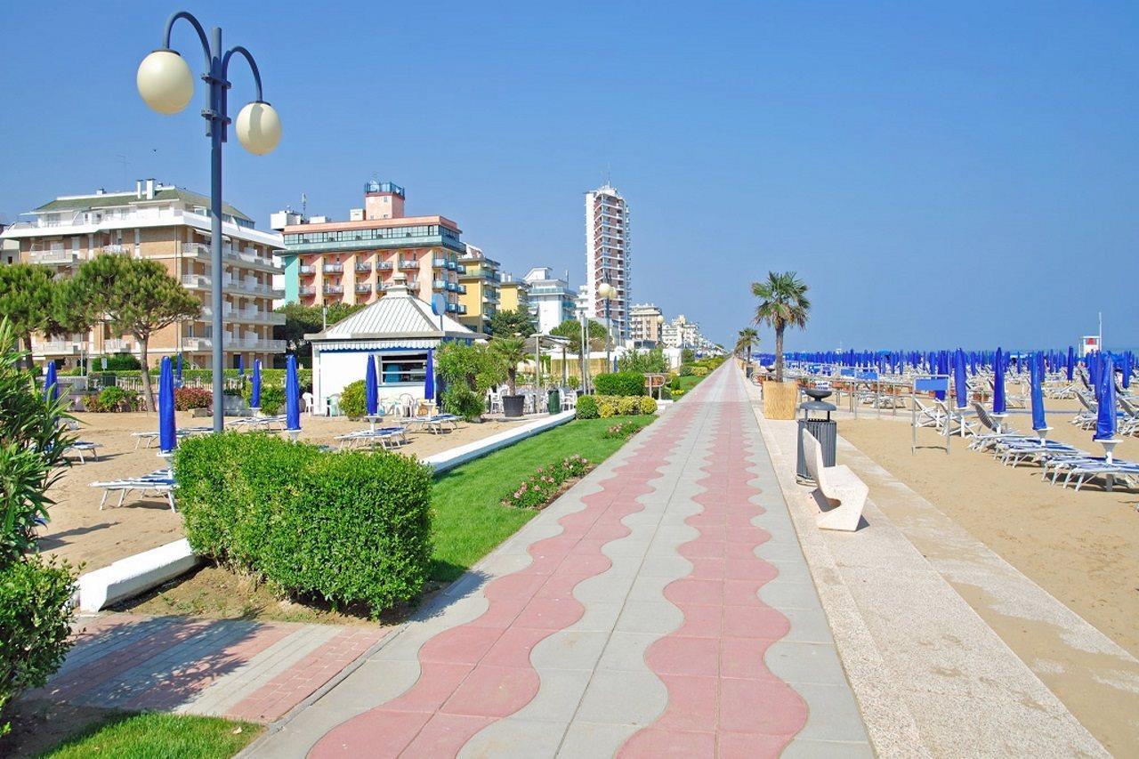 Hotel Bettina Lido di Jesolo Bagian luar foto