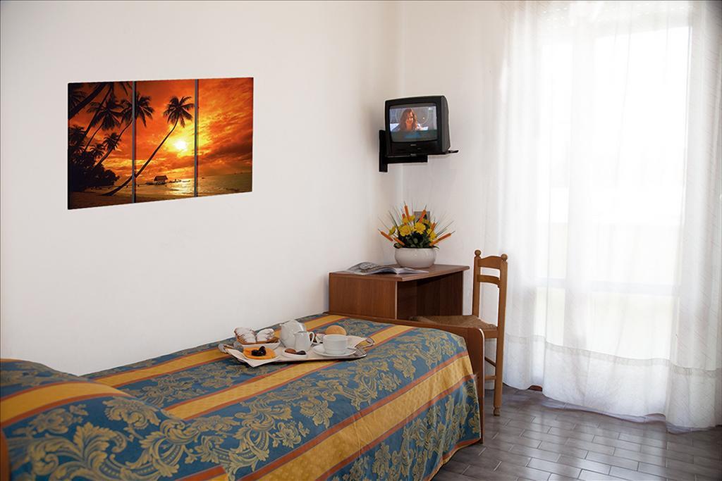 Hotel Bettina Lido di Jesolo Bagian luar foto