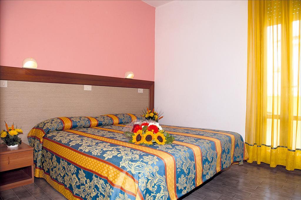 Hotel Bettina Lido di Jesolo Bagian luar foto