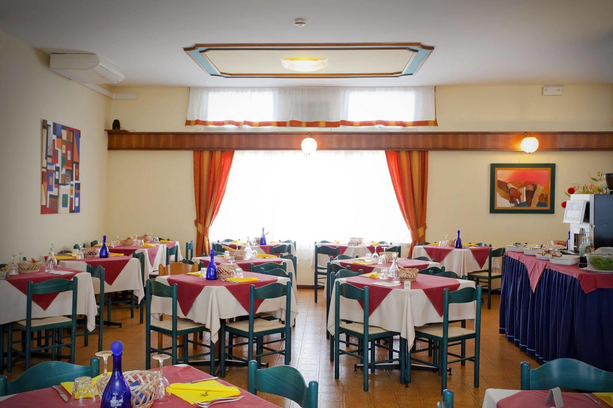 Hotel Bettina Lido di Jesolo Bagian luar foto