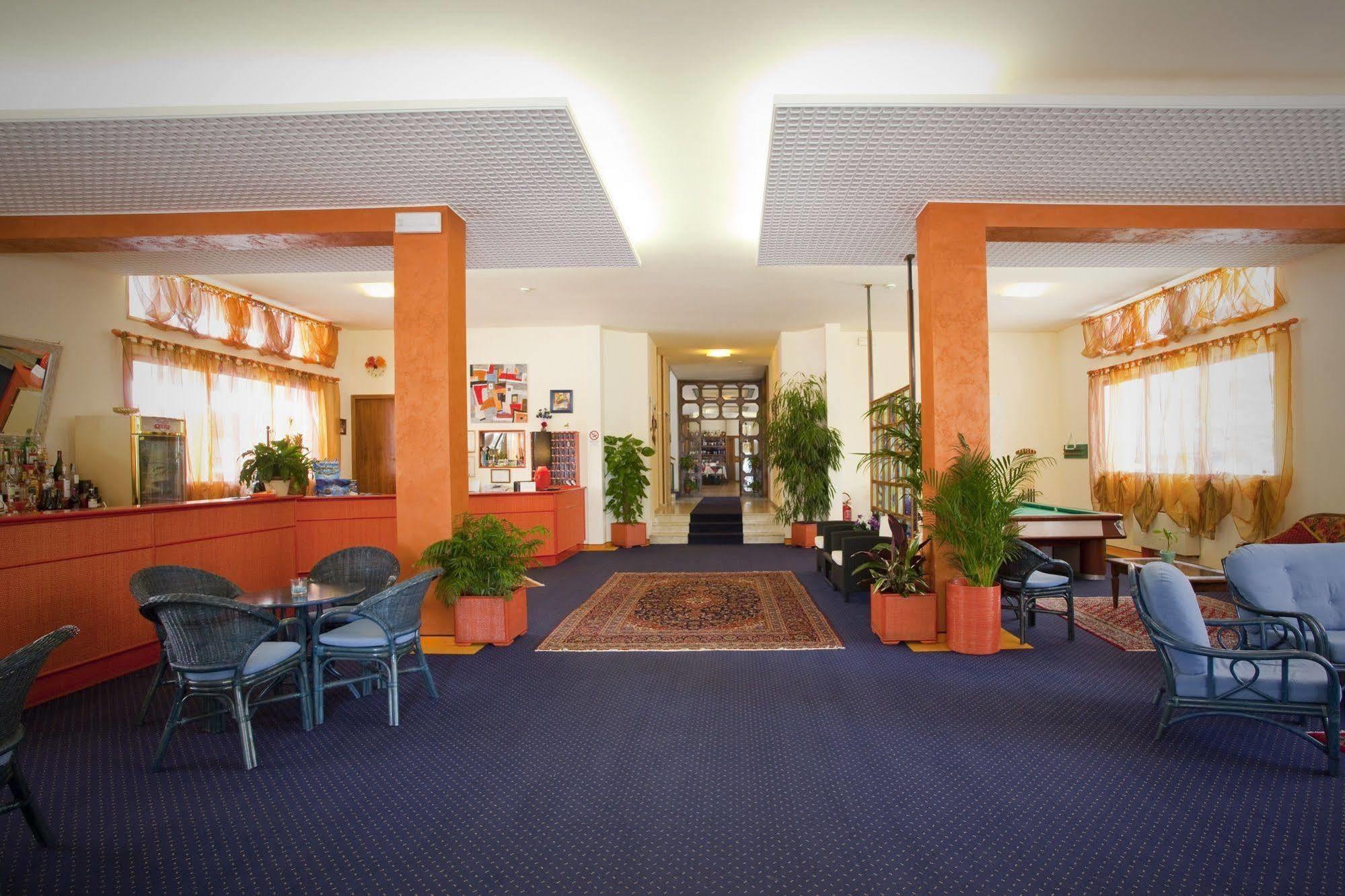 Hotel Bettina Lido di Jesolo Bagian luar foto