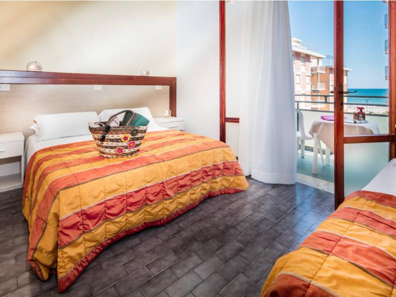 Hotel Bettina Lido di Jesolo Bagian luar foto