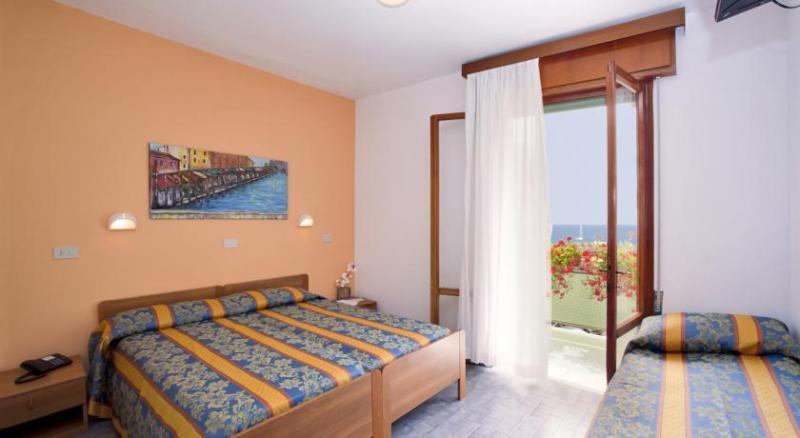 Hotel Bettina Lido di Jesolo Bagian luar foto